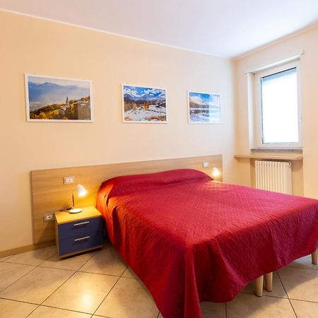 Appartamento Residenza IL CASTELLO Sondrio Esterno foto